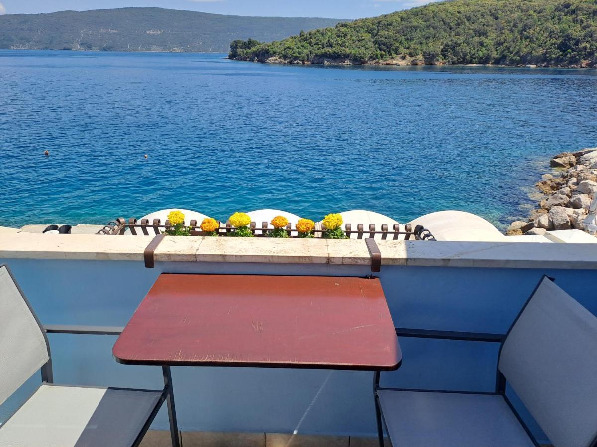 Sobe Mamalu Acomodação com café da manhã Valun Exterior foto